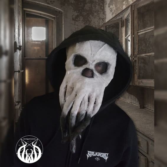 Máscara de calavera con tentáculos inspirada en Cthulhu